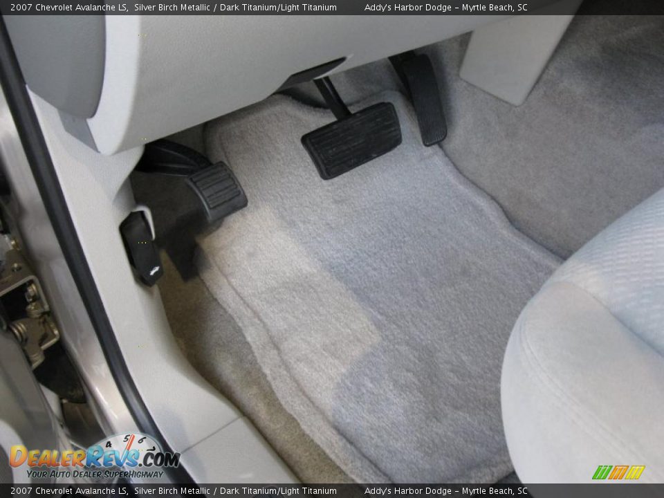 2007 Chevrolet Avalanche LS Silver Birch Metallic / Dark Titanium/Light Titanium Photo #15