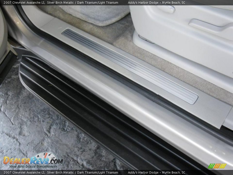 2007 Chevrolet Avalanche LS Silver Birch Metallic / Dark Titanium/Light Titanium Photo #16