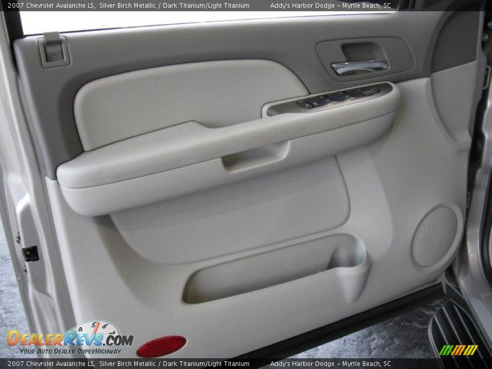 2007 Chevrolet Avalanche LS Silver Birch Metallic / Dark Titanium/Light Titanium Photo #17