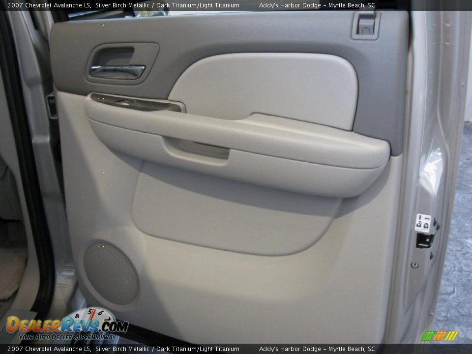 2007 Chevrolet Avalanche LS Silver Birch Metallic / Dark Titanium/Light Titanium Photo #20