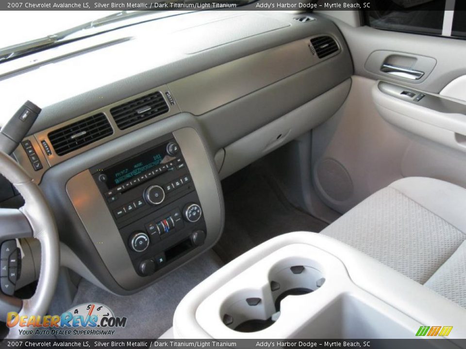 2007 Chevrolet Avalanche LS Silver Birch Metallic / Dark Titanium/Light Titanium Photo #22