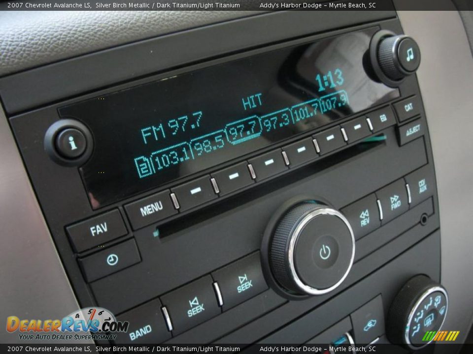 2007 Chevrolet Avalanche LS Silver Birch Metallic / Dark Titanium/Light Titanium Photo #25