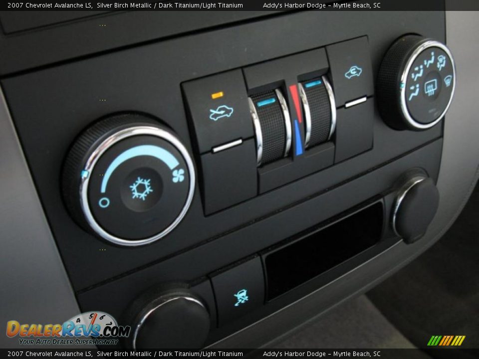 2007 Chevrolet Avalanche LS Silver Birch Metallic / Dark Titanium/Light Titanium Photo #26
