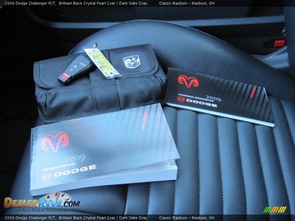 2009 Dodge Challenger R/T Brilliant Black Crystal Pearl Coat / Dark Slate Gray Photo #32