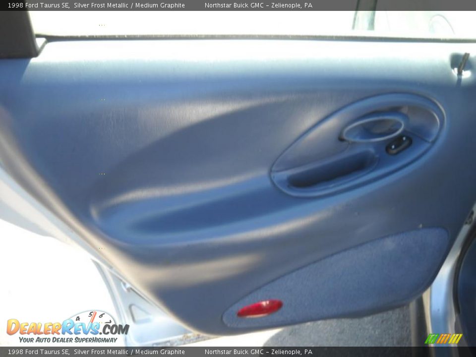 1998 Ford Taurus SE Silver Frost Metallic / Medium Graphite Photo #10
