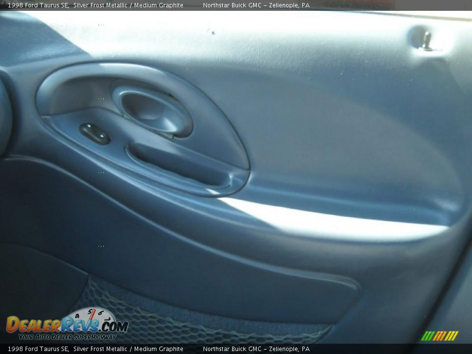1998 Ford Taurus SE Silver Frost Metallic / Medium Graphite Photo #18