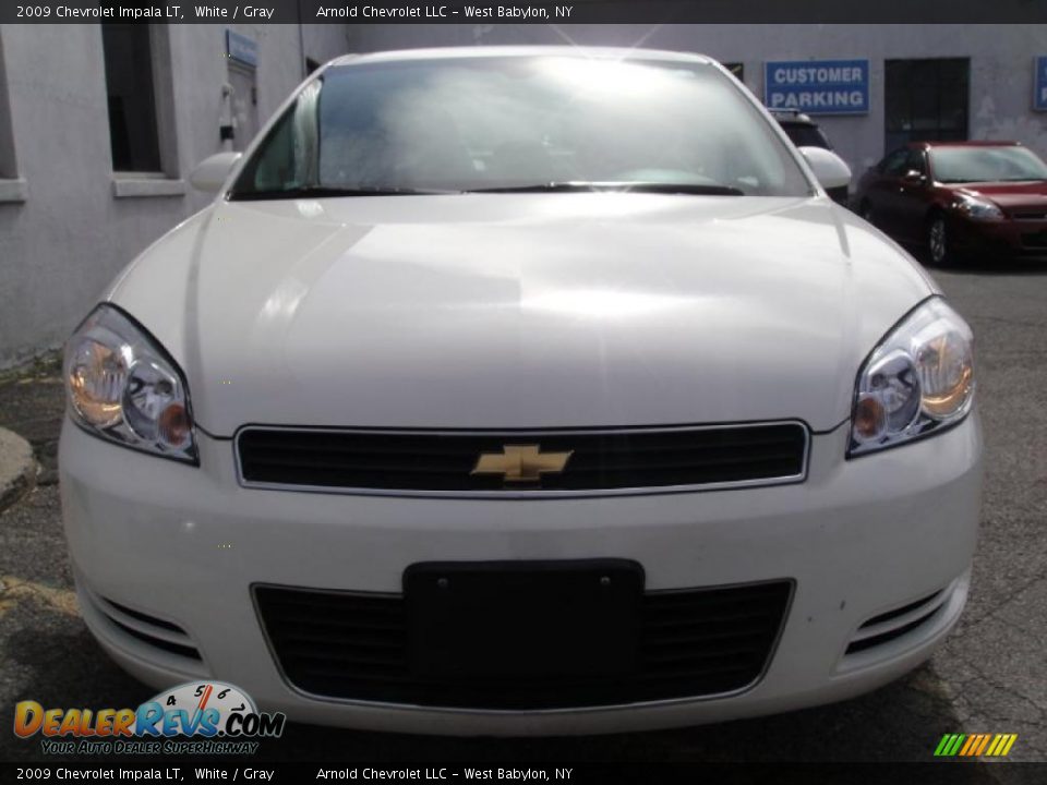 2009 Chevrolet Impala LT White / Gray Photo #2