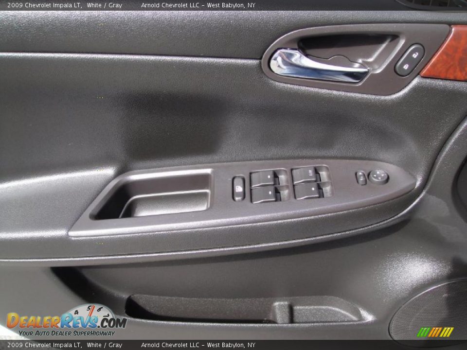 2009 Chevrolet Impala LT White / Gray Photo #8