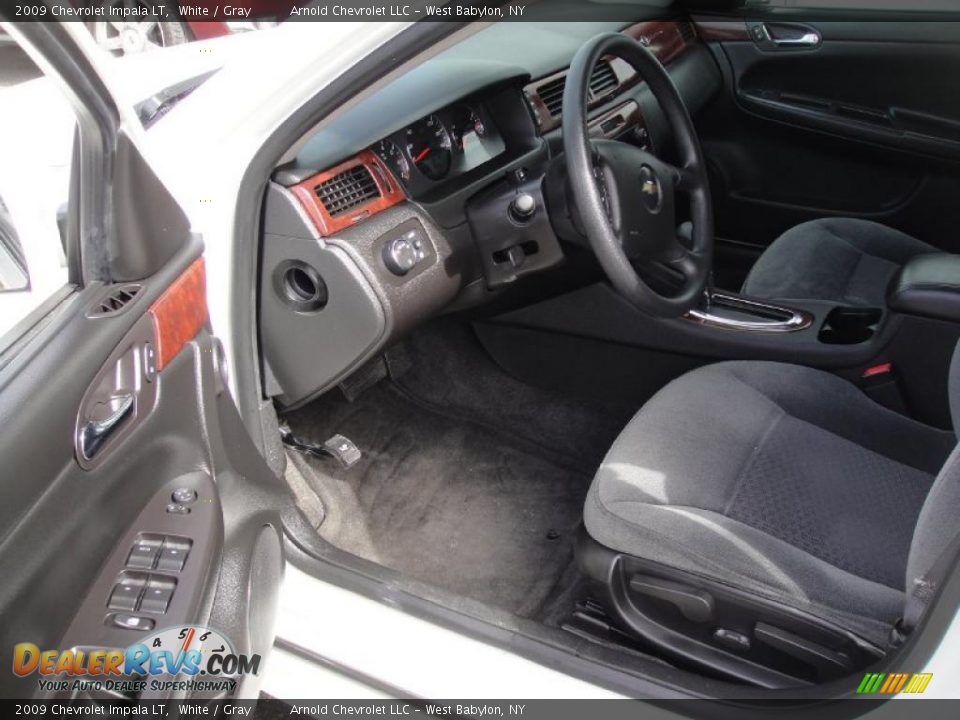 2009 Chevrolet Impala LT White / Gray Photo #10