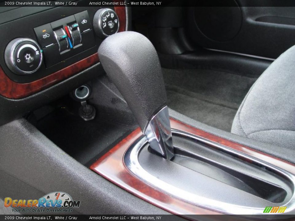 2009 Chevrolet Impala LT White / Gray Photo #13