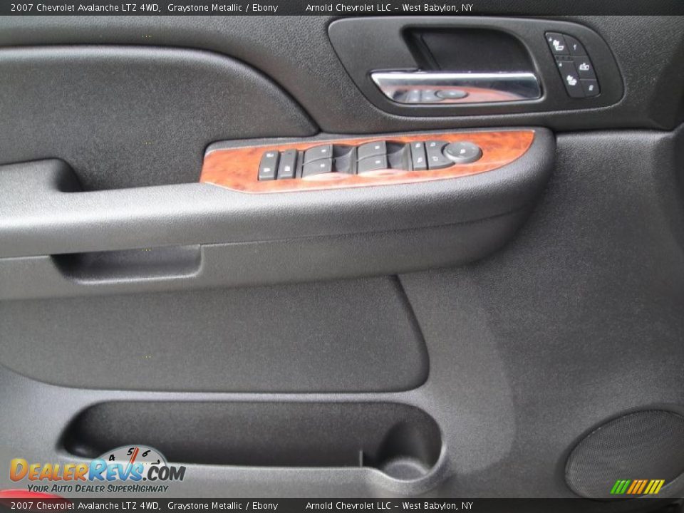 2007 Chevrolet Avalanche LTZ 4WD Graystone Metallic / Ebony Photo #8