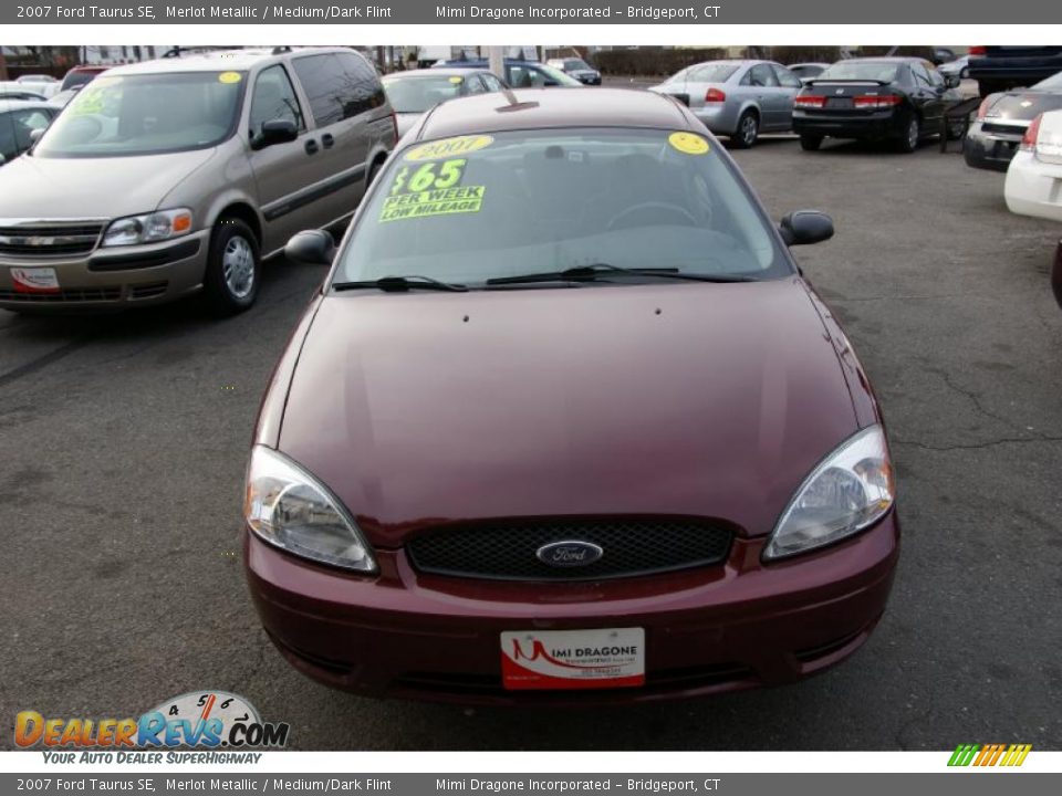 2007 Ford Taurus SE Merlot Metallic / Medium/Dark Flint Photo #2