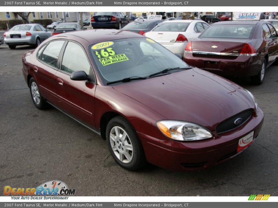2007 Ford Taurus SE Merlot Metallic / Medium/Dark Flint Photo #3