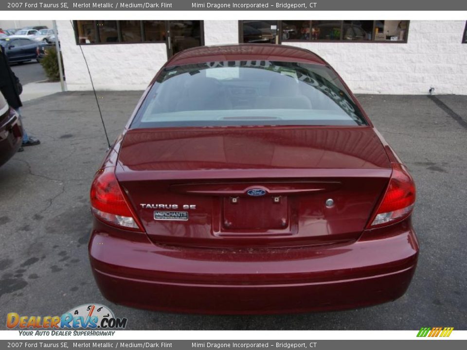2007 Ford Taurus SE Merlot Metallic / Medium/Dark Flint Photo #5