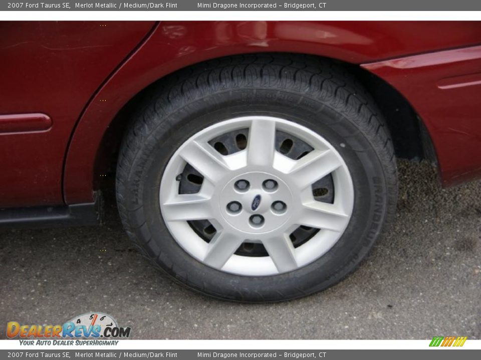 2007 Ford Taurus SE Merlot Metallic / Medium/Dark Flint Photo #7