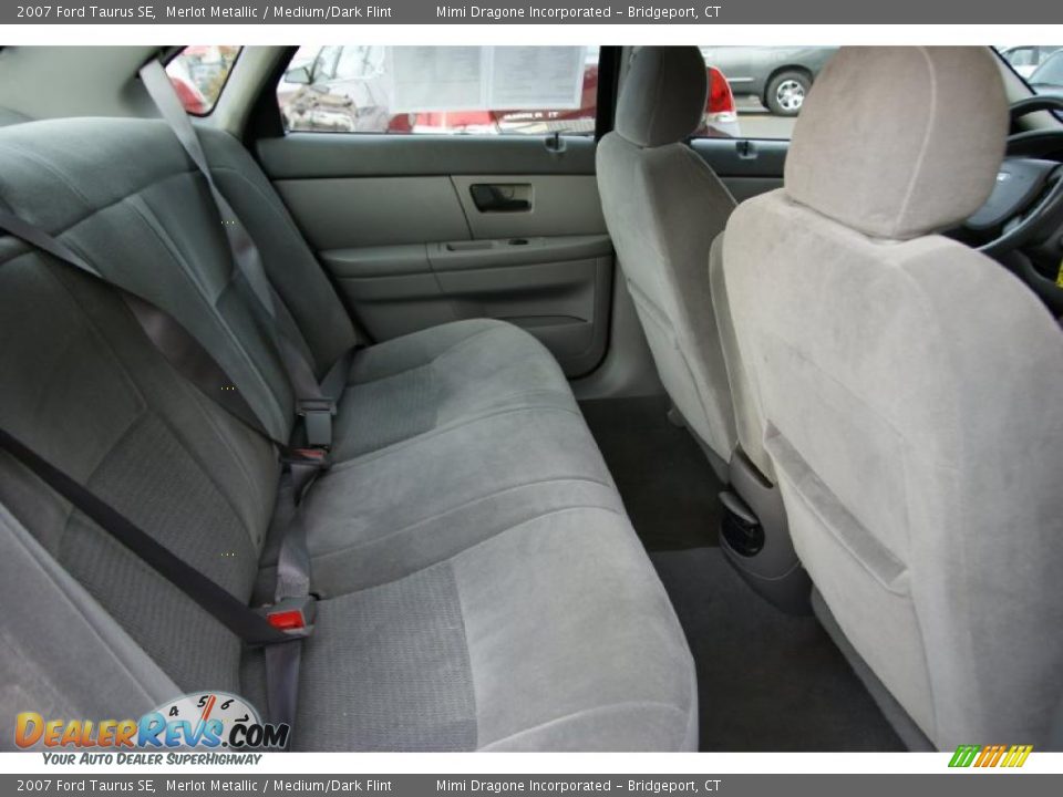 2007 Ford Taurus SE Merlot Metallic / Medium/Dark Flint Photo #12