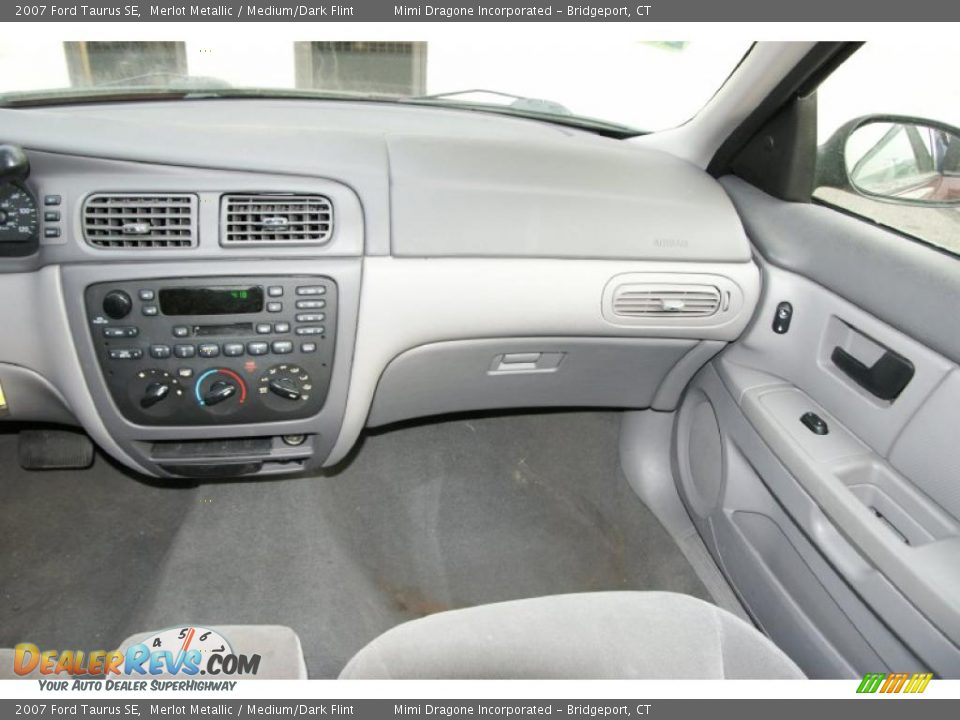 2007 Ford Taurus SE Merlot Metallic / Medium/Dark Flint Photo #14