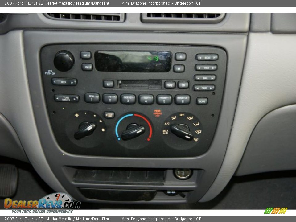 2007 Ford Taurus SE Merlot Metallic / Medium/Dark Flint Photo #15