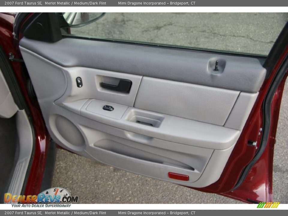 2007 Ford Taurus SE Merlot Metallic / Medium/Dark Flint Photo #17