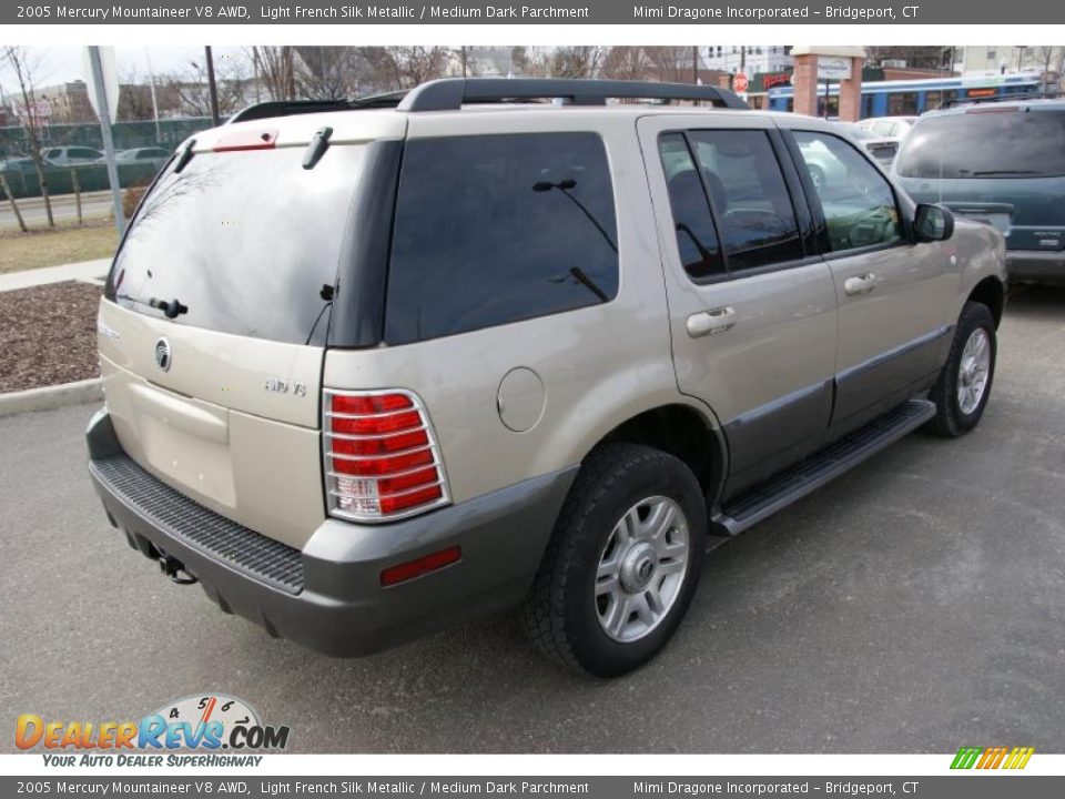2005 Mercury Mountaineer V8 AWD Light French Silk Metallic / Medium Dark Parchment Photo #4