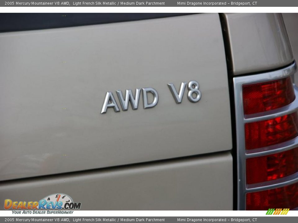 2005 Mercury Mountaineer V8 AWD Light French Silk Metallic / Medium Dark Parchment Photo #6