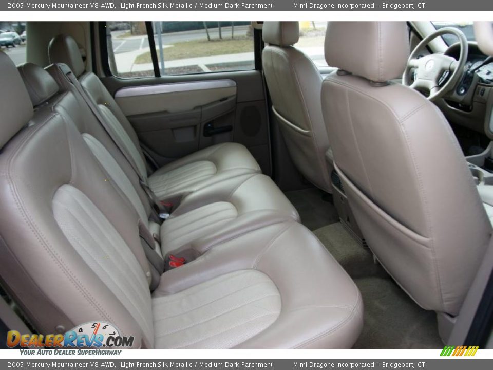 2005 Mercury Mountaineer V8 AWD Light French Silk Metallic / Medium Dark Parchment Photo #16