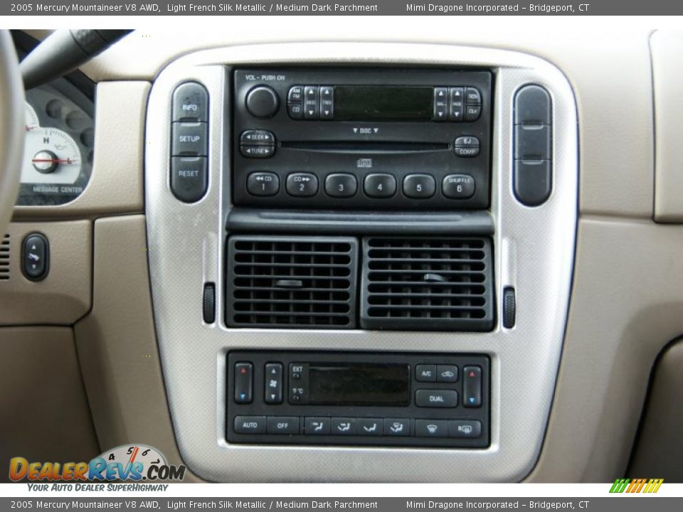 2005 Mercury Mountaineer V8 AWD Light French Silk Metallic / Medium Dark Parchment Photo #20
