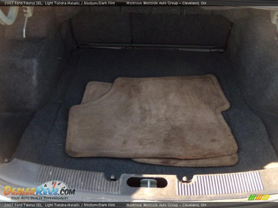 2007 Ford Taurus SEL Light Tundra Metallic / Medium/Dark Flint Photo #16