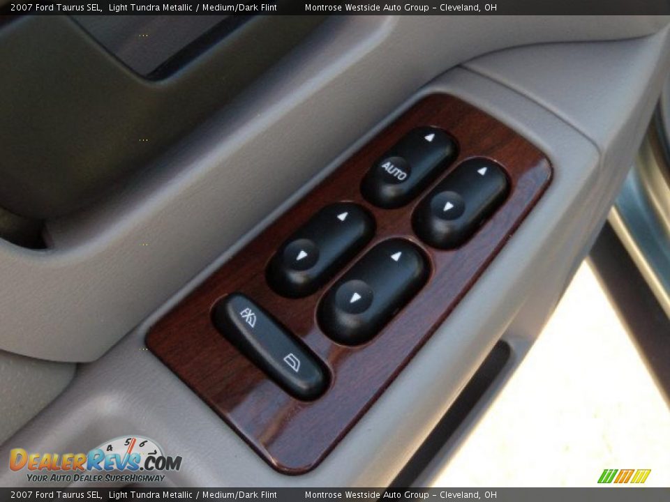 2007 Ford Taurus SEL Light Tundra Metallic / Medium/Dark Flint Photo #18