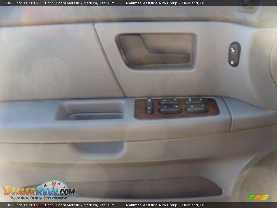 2007 Ford Taurus SEL Light Tundra Metallic / Medium/Dark Flint Photo #19