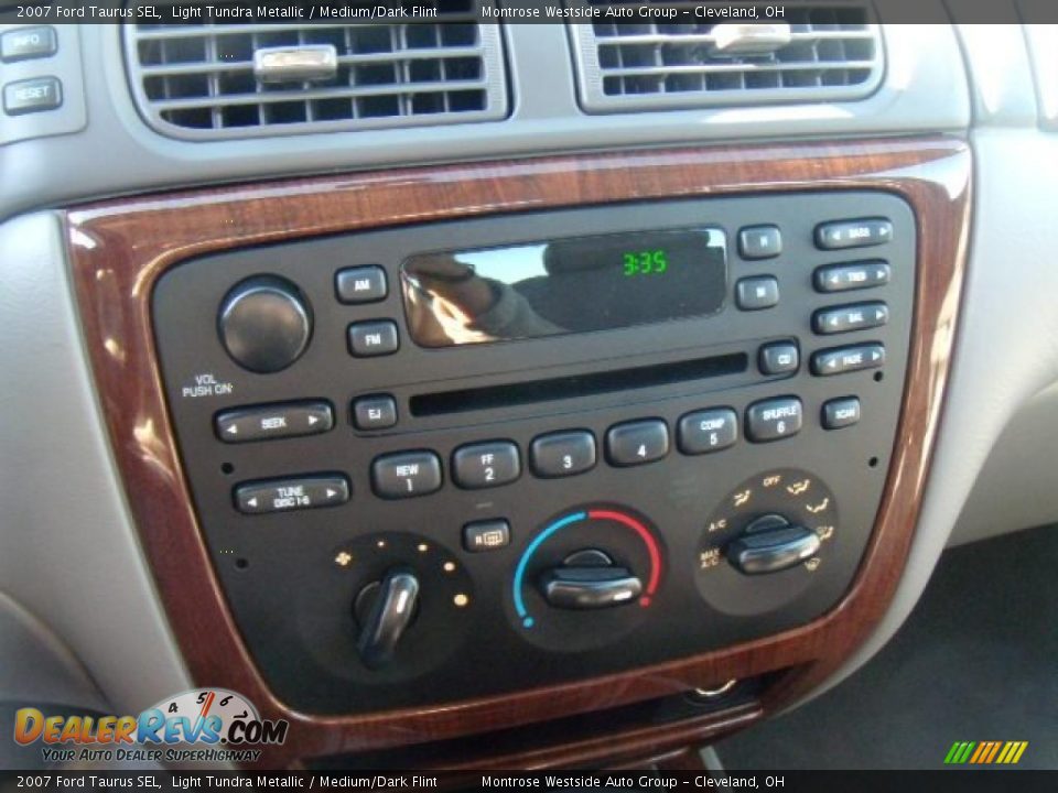 2007 Ford Taurus SEL Light Tundra Metallic / Medium/Dark Flint Photo #22