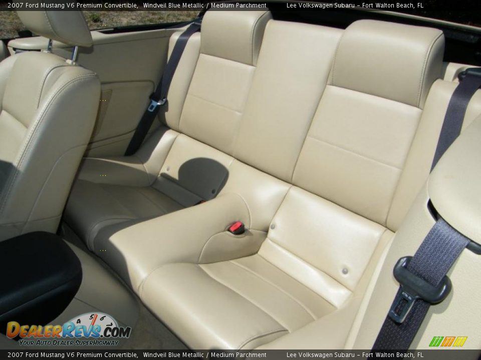 2007 Ford Mustang V6 Premium Convertible Windveil Blue Metallic / Medium Parchment Photo #28