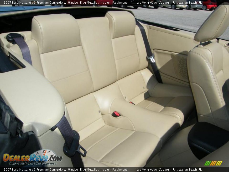 2007 Ford Mustang V6 Premium Convertible Windveil Blue Metallic / Medium Parchment Photo #31