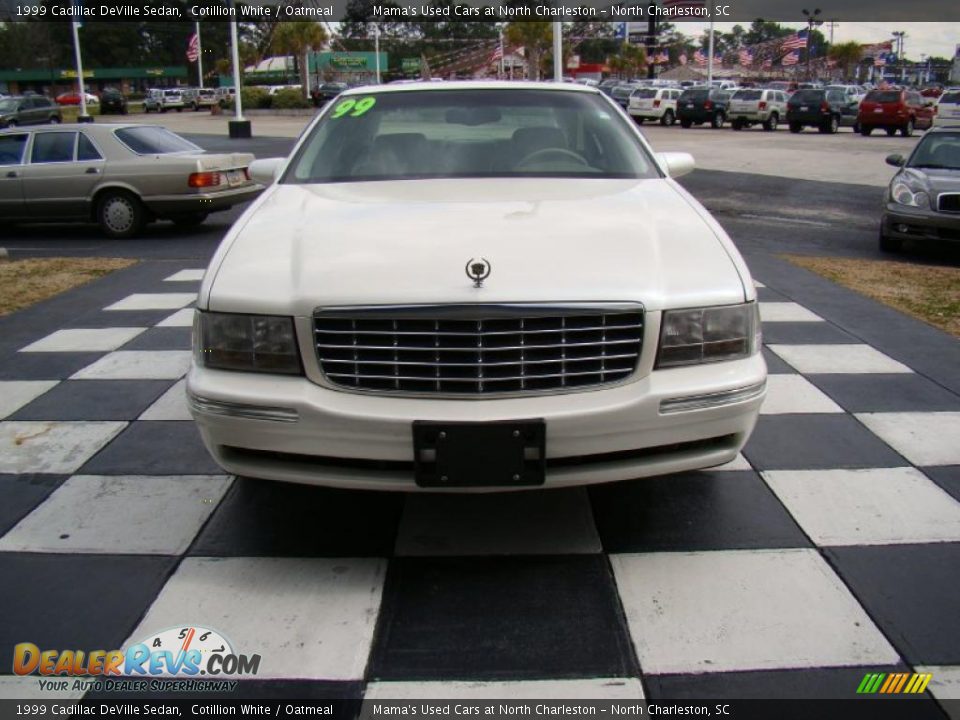 1999 Cadillac DeVille Sedan Cotillion White / Oatmeal Photo #4
