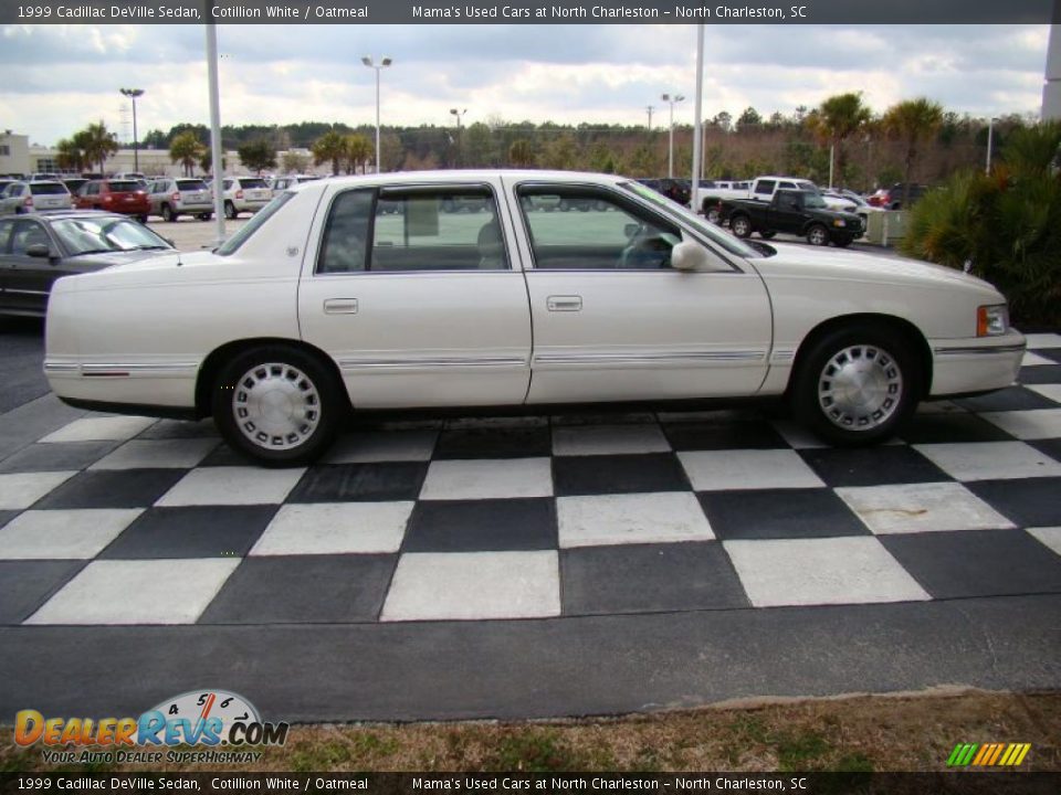1999 Cadillac DeVille Sedan Cotillion White / Oatmeal Photo #6