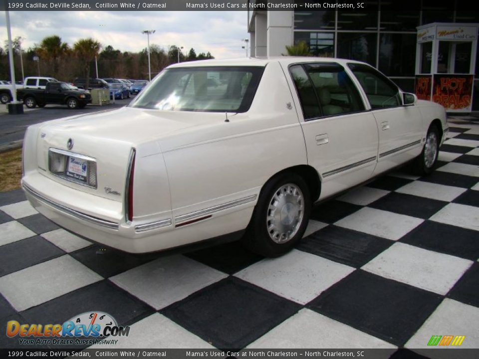 1999 Cadillac DeVille Sedan Cotillion White / Oatmeal Photo #7