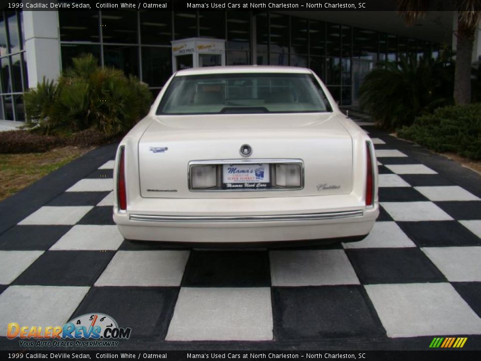1999 Cadillac DeVille Sedan Cotillion White / Oatmeal Photo #8