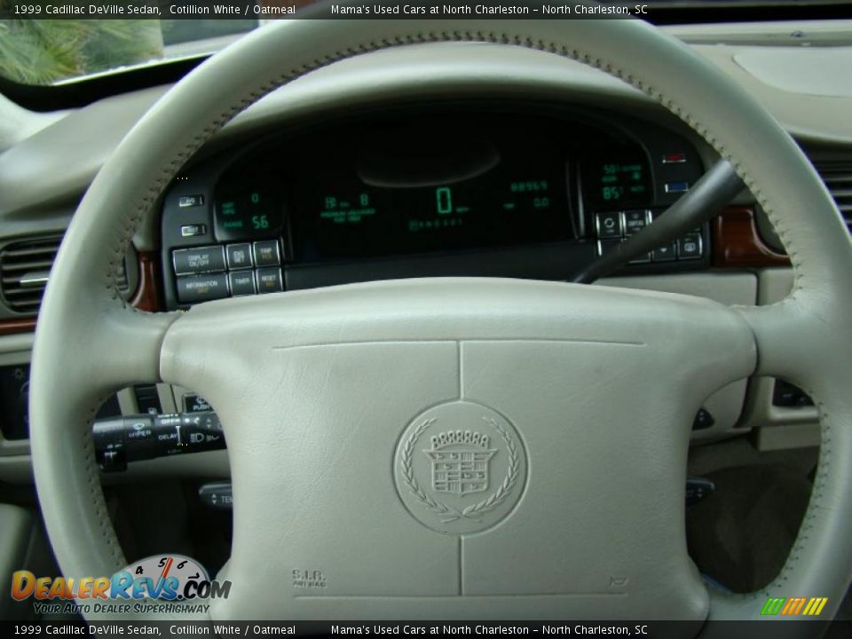 1999 Cadillac DeVille Sedan Cotillion White / Oatmeal Photo #23
