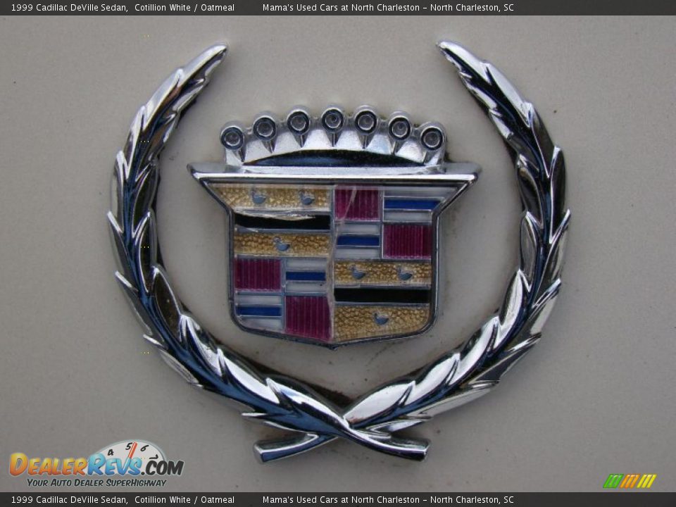 1999 Cadillac DeVille Sedan Cotillion White / Oatmeal Photo #35