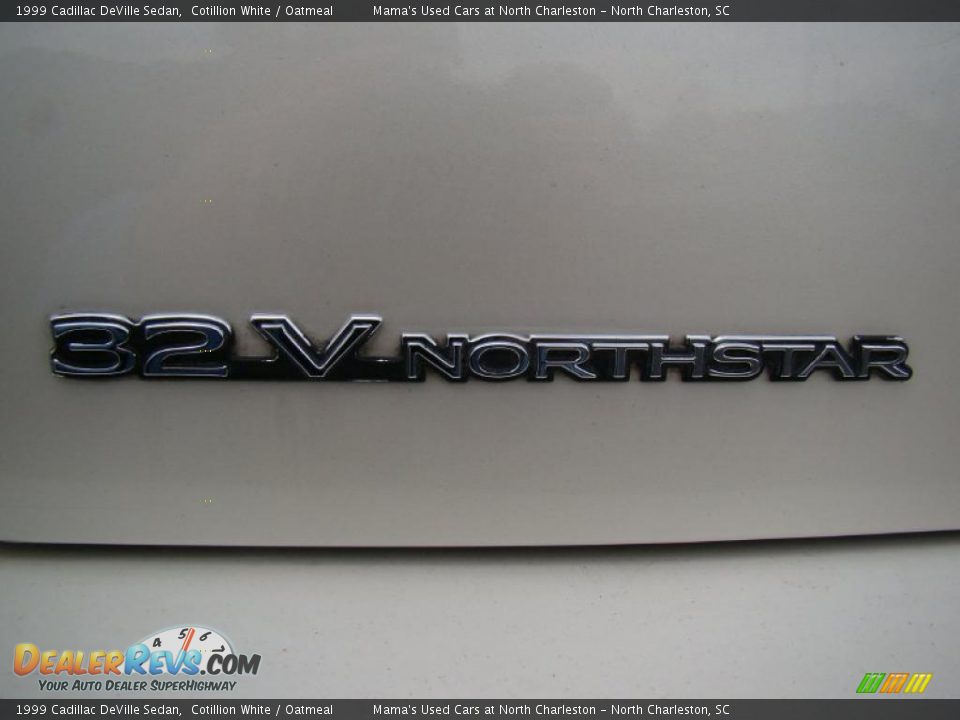 1999 Cadillac DeVille Sedan Cotillion White / Oatmeal Photo #36