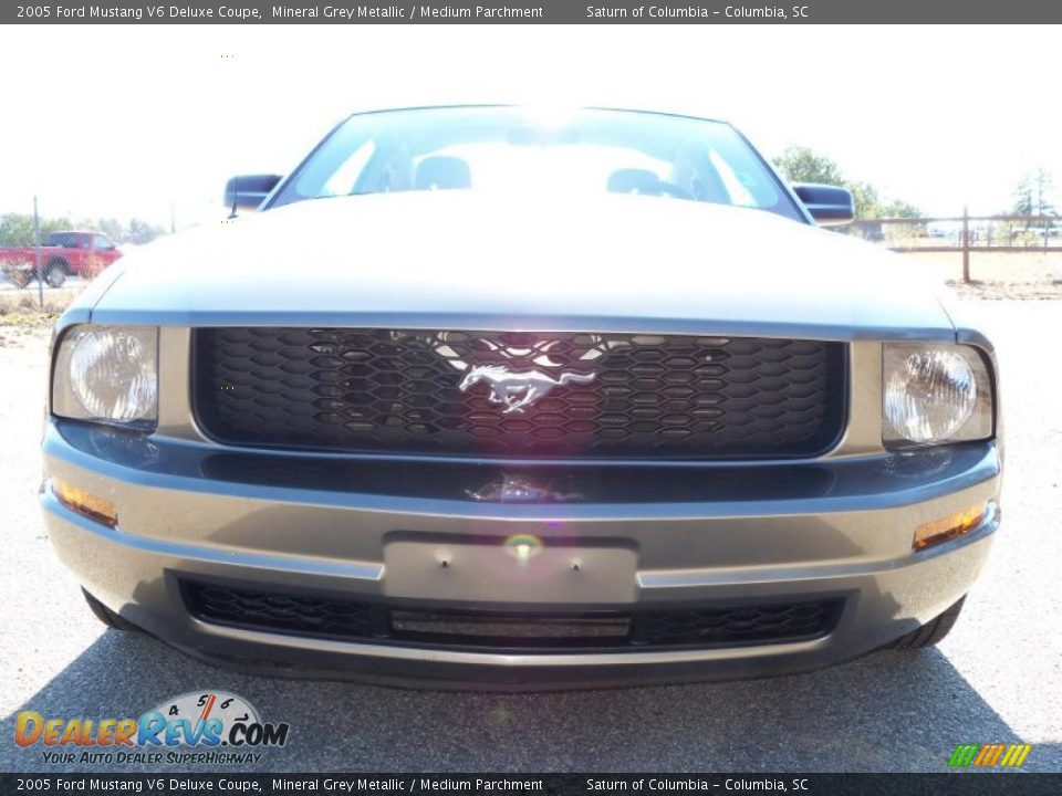 2005 Ford Mustang V6 Deluxe Coupe Mineral Grey Metallic / Medium Parchment Photo #2
