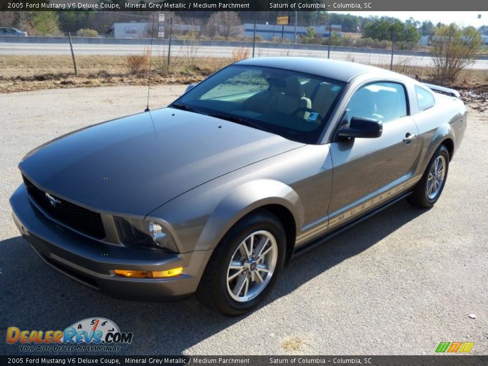 2005 Ford Mustang V6 Deluxe Coupe Mineral Grey Metallic / Medium Parchment Photo #3