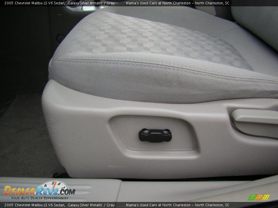 2005 Chevrolet Malibu LS V6 Sedan Galaxy Silver Metallic / Gray Photo #11