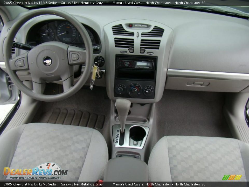 2005 Chevrolet Malibu LS V6 Sedan Galaxy Silver Metallic / Gray Photo #17