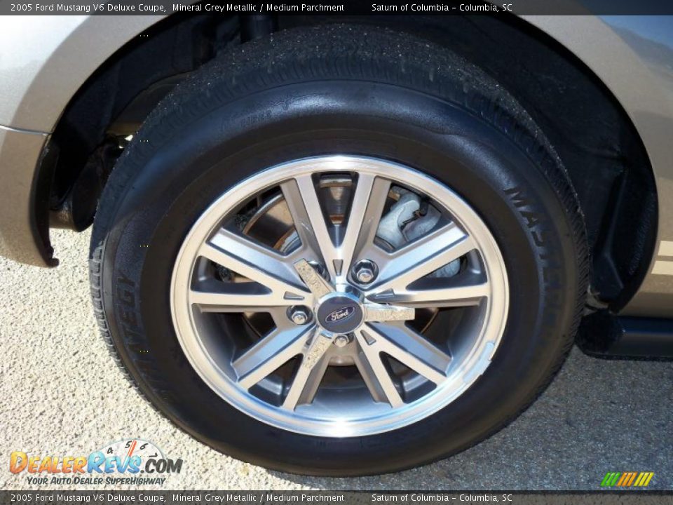2005 Ford Mustang V6 Deluxe Coupe Mineral Grey Metallic / Medium Parchment Photo #13