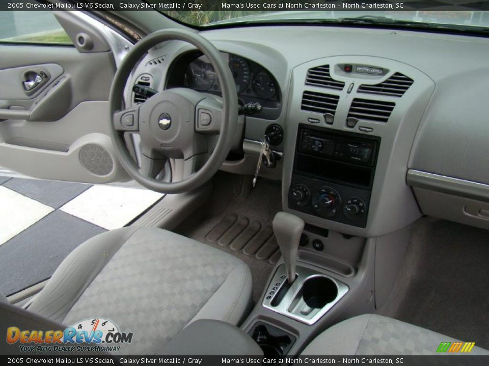 2005 Chevrolet Malibu LS V6 Sedan Galaxy Silver Metallic / Gray Photo #18