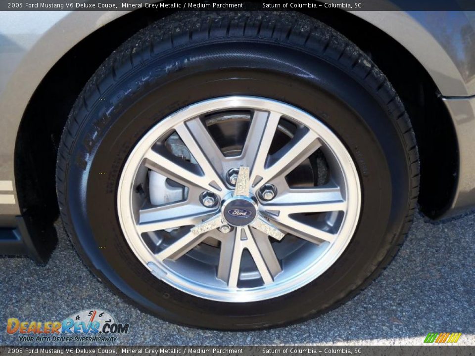 2005 Ford Mustang V6 Deluxe Coupe Mineral Grey Metallic / Medium Parchment Photo #14
