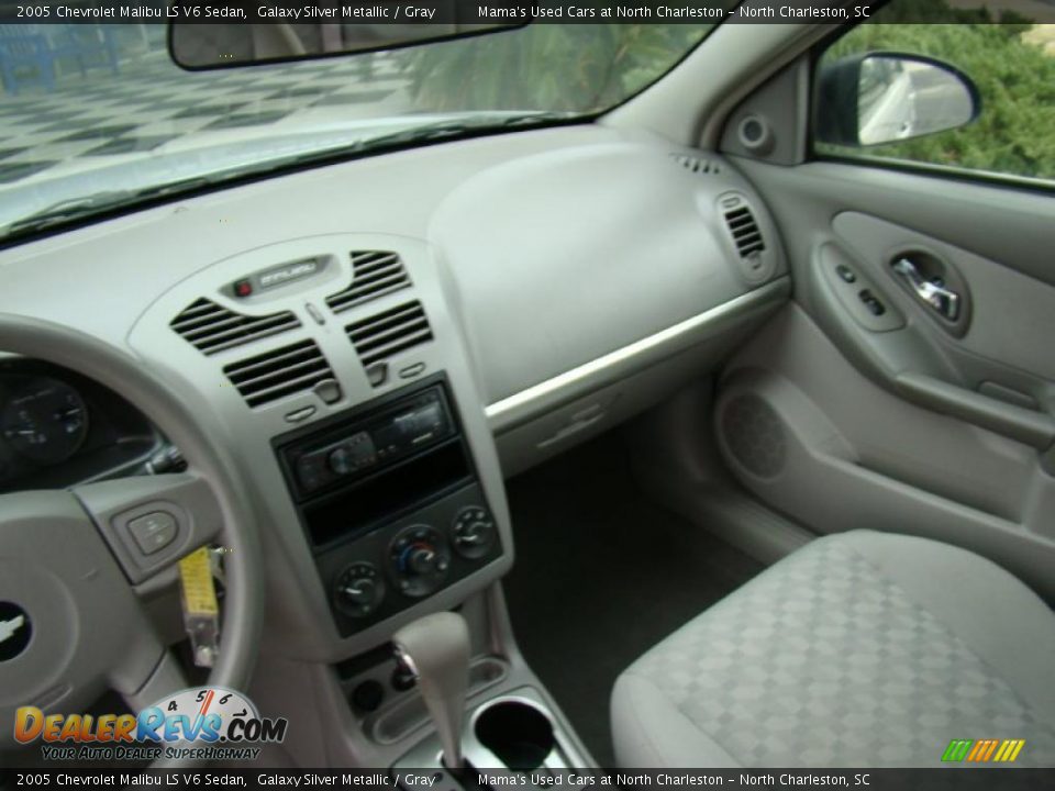 2005 Chevrolet Malibu LS V6 Sedan Galaxy Silver Metallic / Gray Photo #19