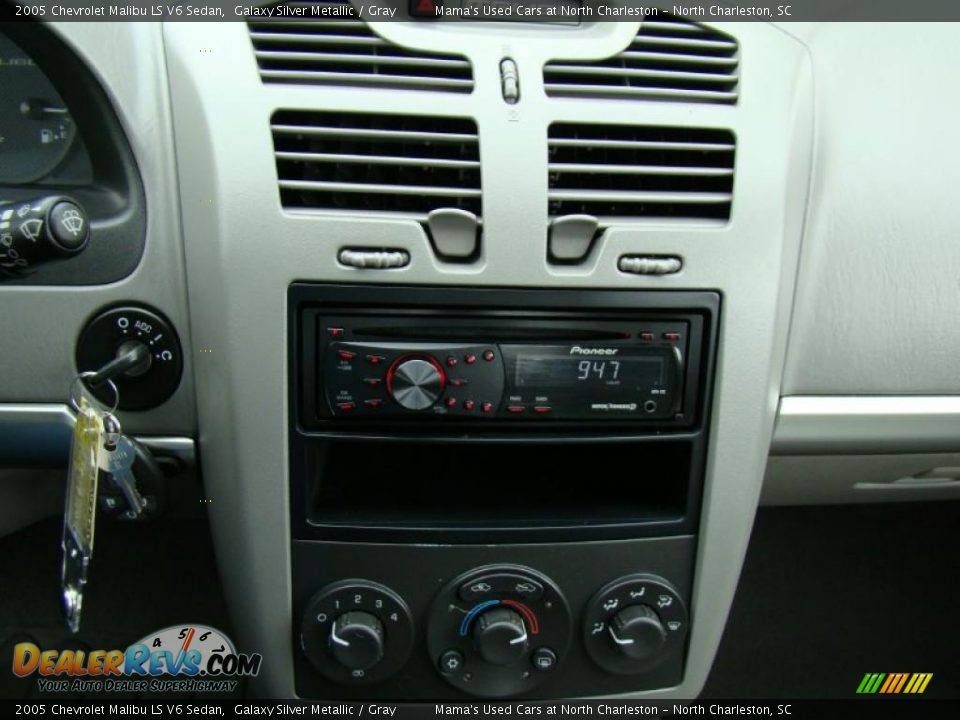 2005 Chevrolet Malibu LS V6 Sedan Galaxy Silver Metallic / Gray Photo #22