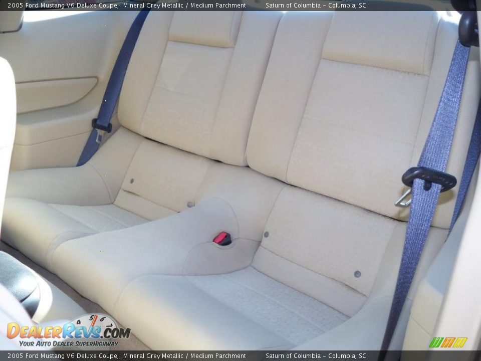 2005 Ford Mustang V6 Deluxe Coupe Mineral Grey Metallic / Medium Parchment Photo #20